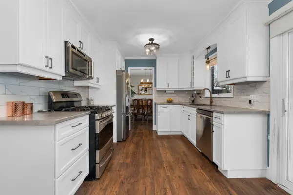 12 Peacock LN, Barrie, ON L4N 3R5