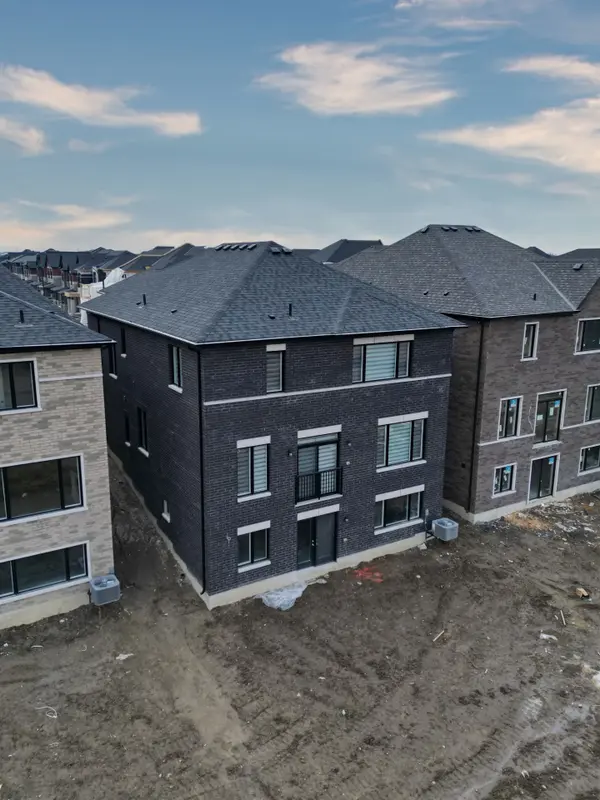 21 Aveena RD N, Brampton, ON L6P 0Z5