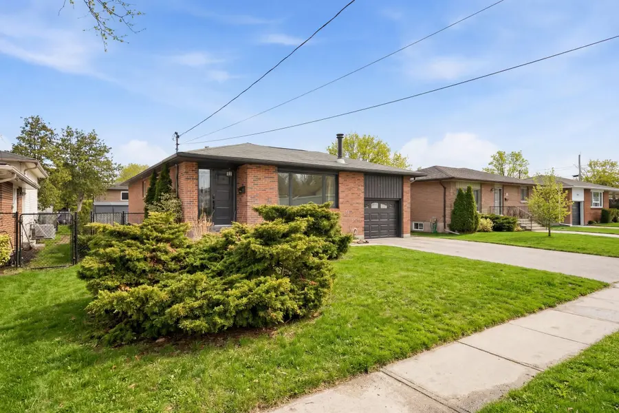 777 Hillcrest RD, Pickering, ON L1W 2P5