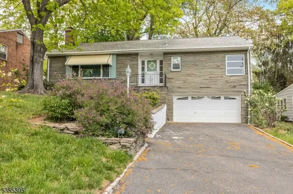 15 Evergreen Ter, Millburn Twp., NJ 07041