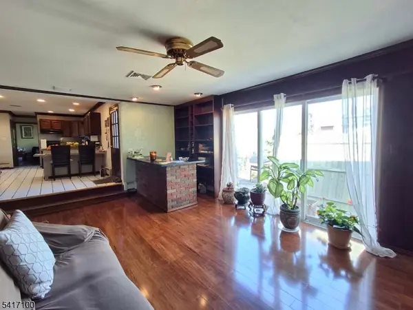 33 Nickel Ave, Sayreville Boro, NJ 08872