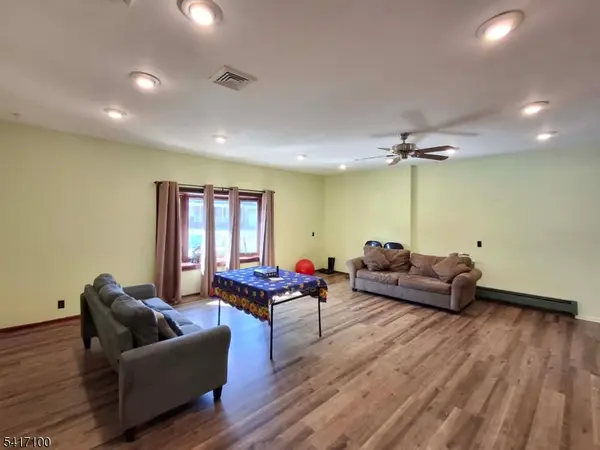 33 Nickel Ave, Sayreville Boro, NJ 08872