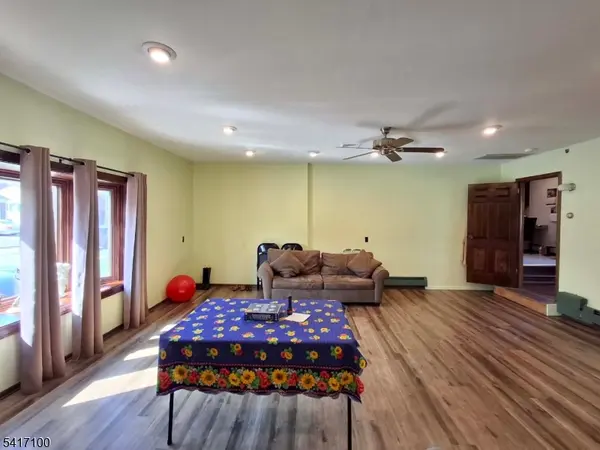 33 Nickel Ave, Sayreville Boro, NJ 08872