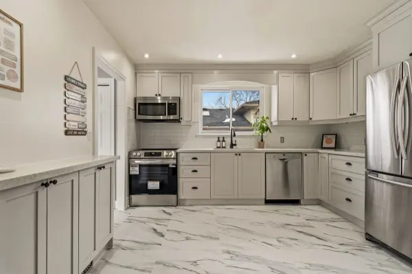 777 Hillcrest RD, Pickering, ON L1W 2P5