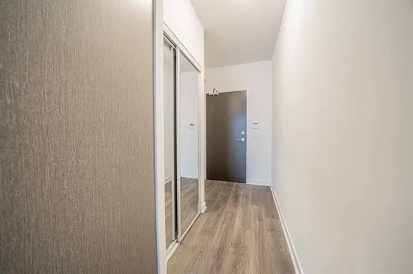 10 Honeycrisp CRES #902, Vaughan, ON L4K 0M7