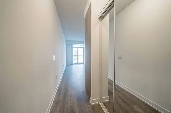 10 Honeycrisp CRES #902, Vaughan, ON L4K 0M7