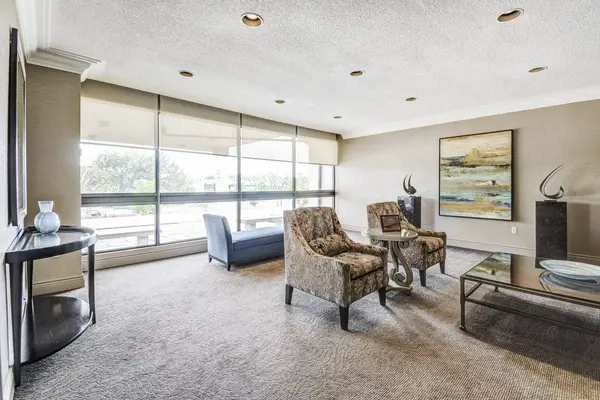 2055 Upper Middle RD #205, Burlington, ON L7P 3P4