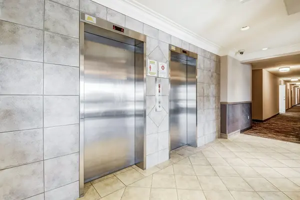 2055 Upper Middle RD #205, Burlington, ON L7P 3P4