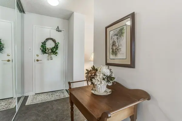 2055 Upper Middle RD #205, Burlington, ON L7P 3P4