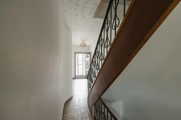 582 Runnymede RD, Toronto W02, ON M6S 2Z7