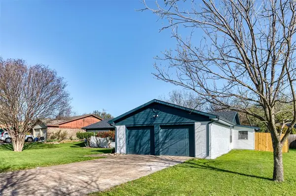 1721 S Timber Court, Benbrook, TX 76126