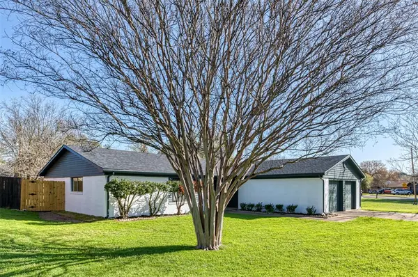 1721 S Timber Court, Benbrook, TX 76126