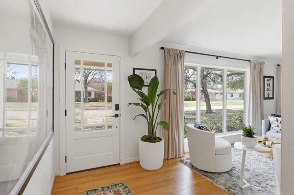 8487 Swift Avenue, Dallas, TX 75228