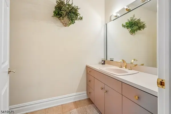 9 Nuthatch Ct, Allamuchy Twp., NJ 07840