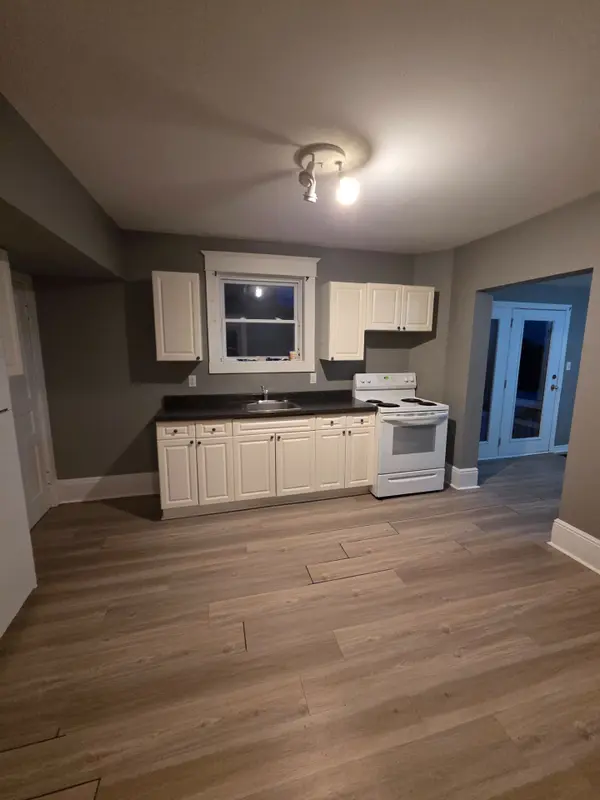 436 Queen ST, Midland, ON L4R 3J1