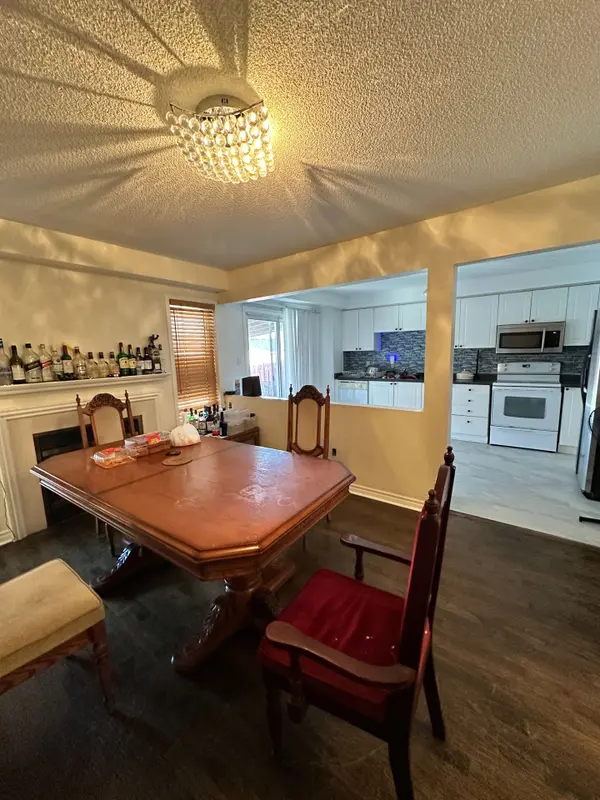 49 Larkspur RD, Brampton, ON L6R 1W8