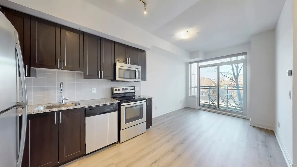 95 North Park RD #212, Vaughan, ON L4J 0J1