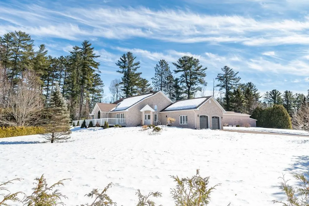 12 Boudreau RD, Head, Clara And Maria, ON K0J 2B0