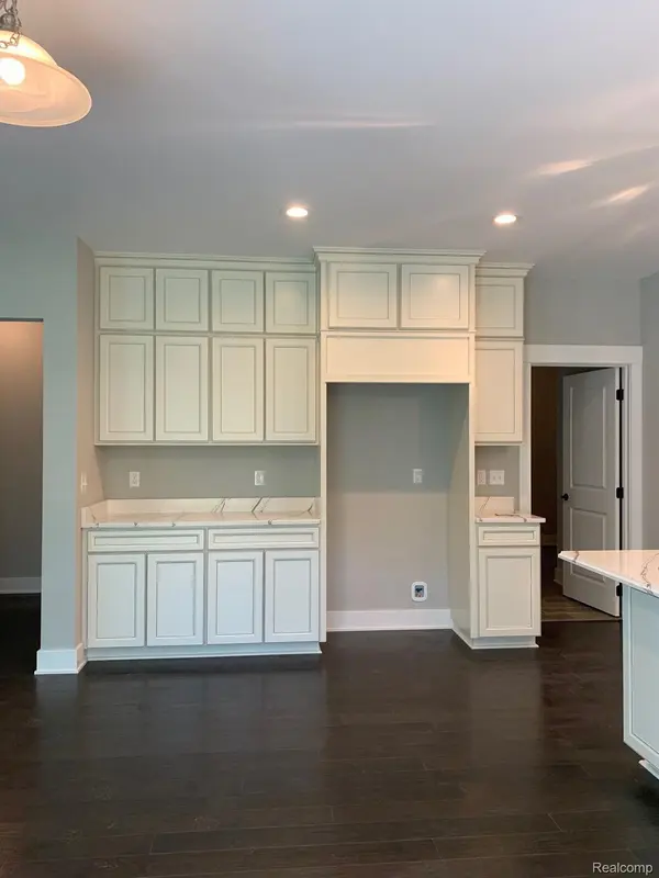 13973 Regatta Bay DR, Shelby Charter Township, MI 48315