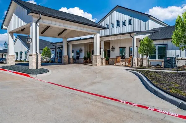 820 W McLeroy Boulevard #2004, Saginaw, TX 76179