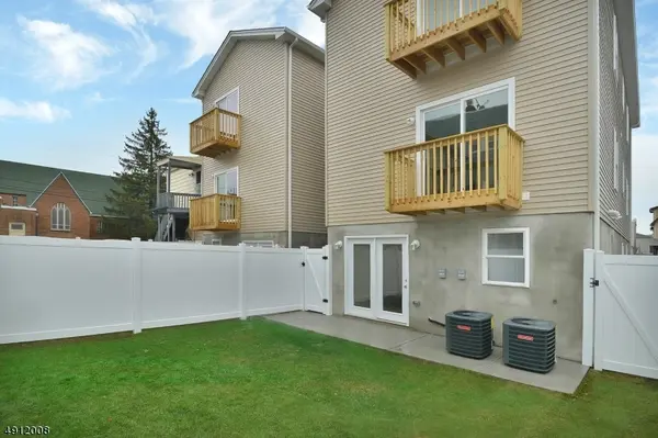 410 Davis Ave, Harrison Town, NJ 07029