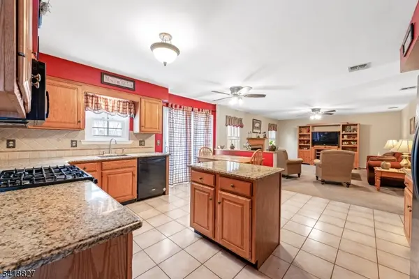 20 Windjammer Dr, Jefferson Twp., NJ 07849