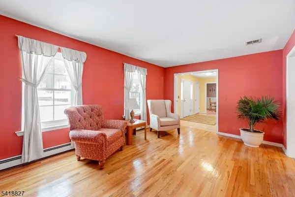 20 Windjammer Dr, Jefferson Twp., NJ 07849