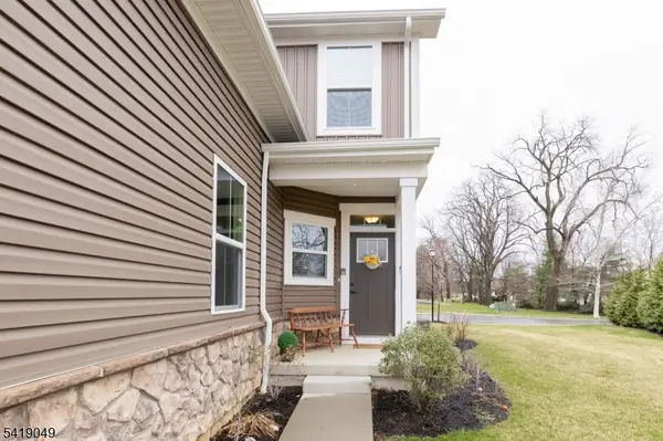 35 Sparrowhawk St, Washington Twp., NJ 07882