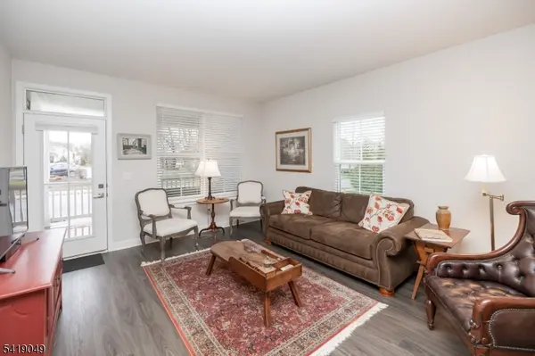 35 Sparrowhawk St, Washington Twp., NJ 07882