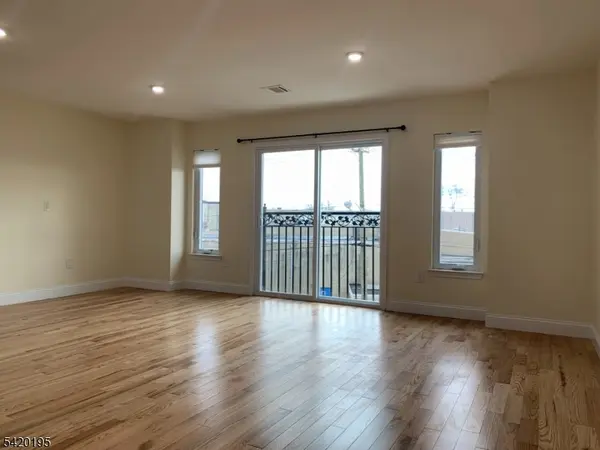 257 Dukes St, Kearny Town, NJ 07032