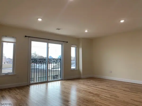 257 Dukes St, Kearny Town, NJ 07032