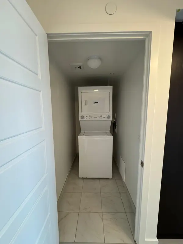 1010 Sandy Beach RD #1801, Pickering, ON L1W 0C7