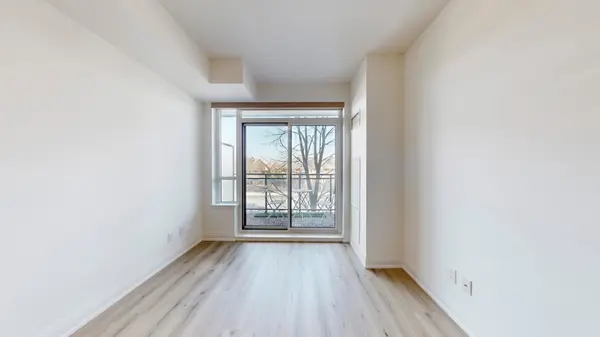 95 North Park RD #212, Vaughan, ON L4J 0J1