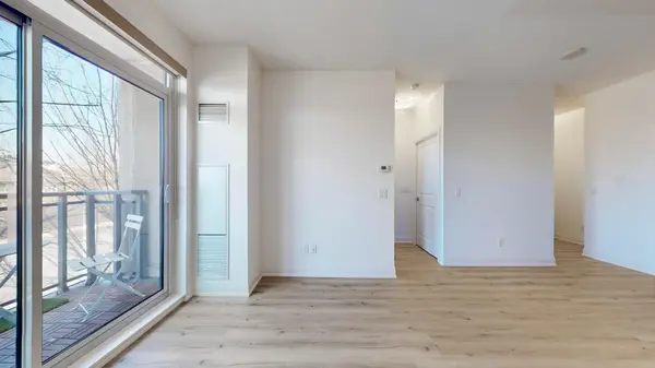 95 North Park RD #212, Vaughan, ON L4J 0J1