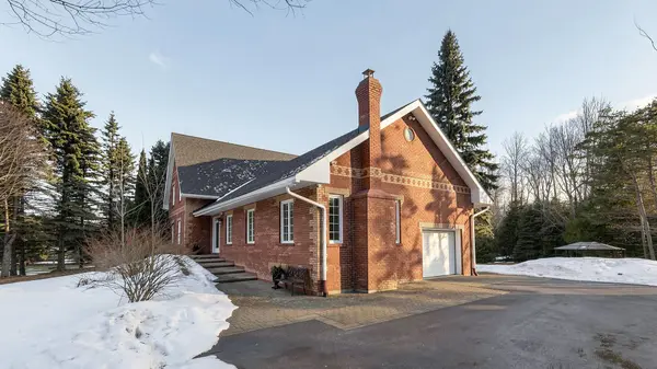 21455 Warden AVE, East Gwillimbury, ON L0G 1R0