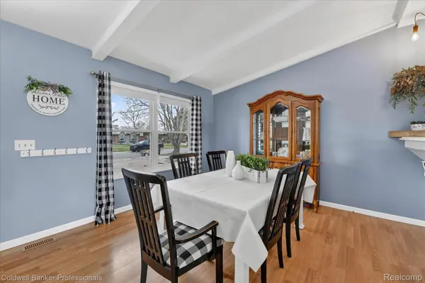 6163 King Arthur DR, Mundy Township, MI 48473