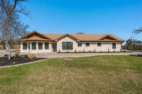 1404 S Robinson Drive, Robinson, TX 76706