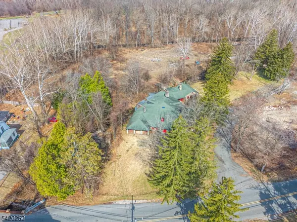 30 Gingerbread Castle Rd, Hamburg Boro, NJ 07419