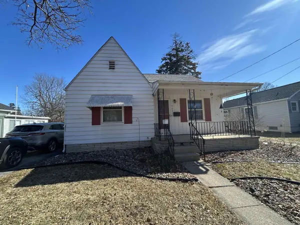 707 Burns ST, Essexville, MI 48732