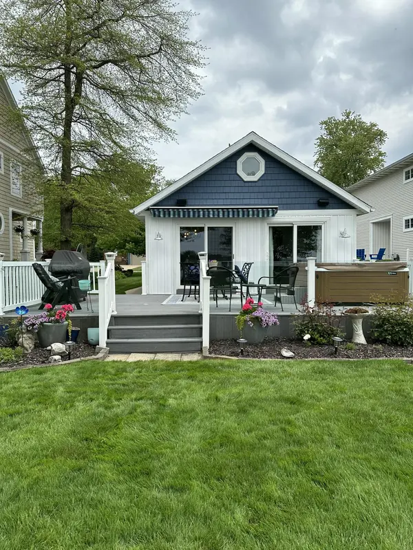 1738 Waukazoo DR, Park Twp, MI 49424