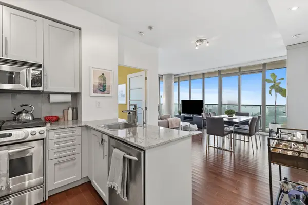 33 Lombard ST #3205, Toronto C08, ON M5C 3H8