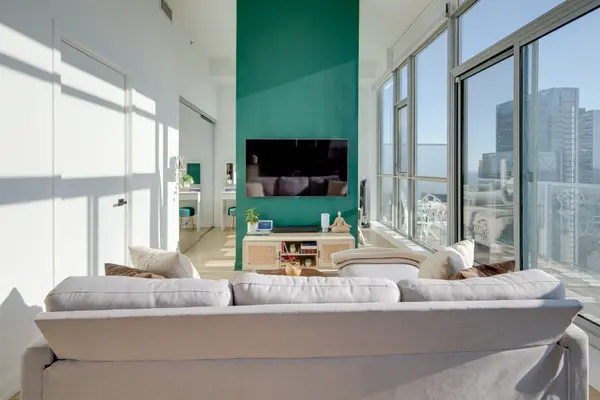 375 King Street W N/A #3501, Toronto C01, ON M5V 1K5