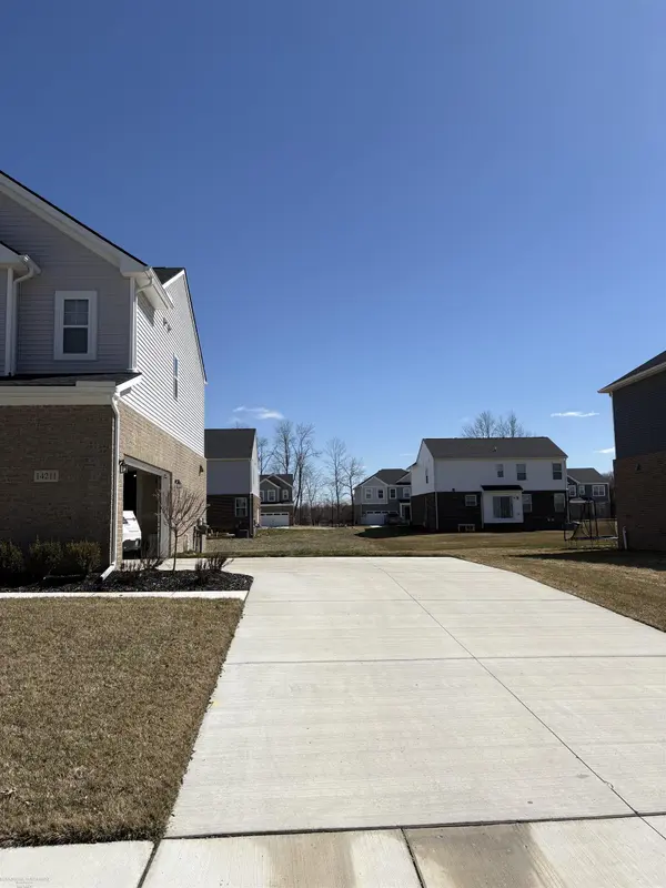 14211 Laurelwood DR, Van Buren Twp, MI 48111