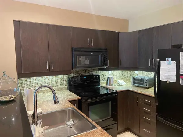 4200 Bathurst ST #409, Toronto C06, ON M3H 6C7