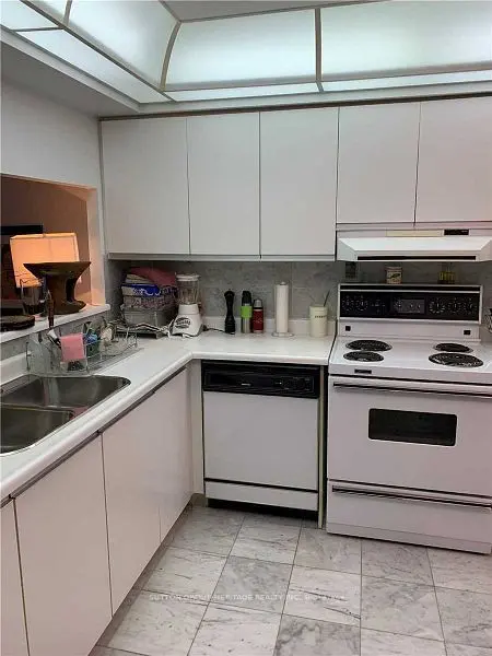 22 Hanover RD #605, Brampton, ON L6S 5K7