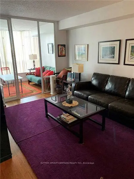 22 Hanover RD #605, Brampton, ON L6S 5K7