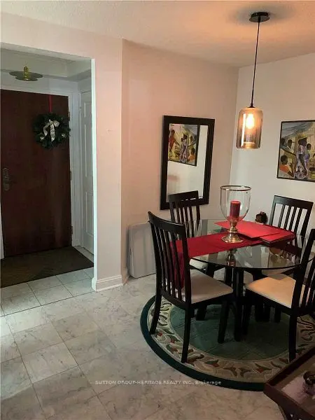 22 Hanover RD #605, Brampton, ON L6S 5K7