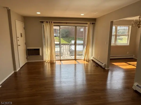 38 Deanna Dr #99, Hillsborough Twp., NJ 08844