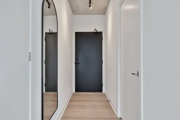 284 King ST #2404, Toronto C08, ON M5A 1K4