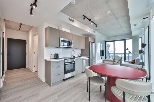 284 King ST #2404, Toronto C08, ON M5A 1K4